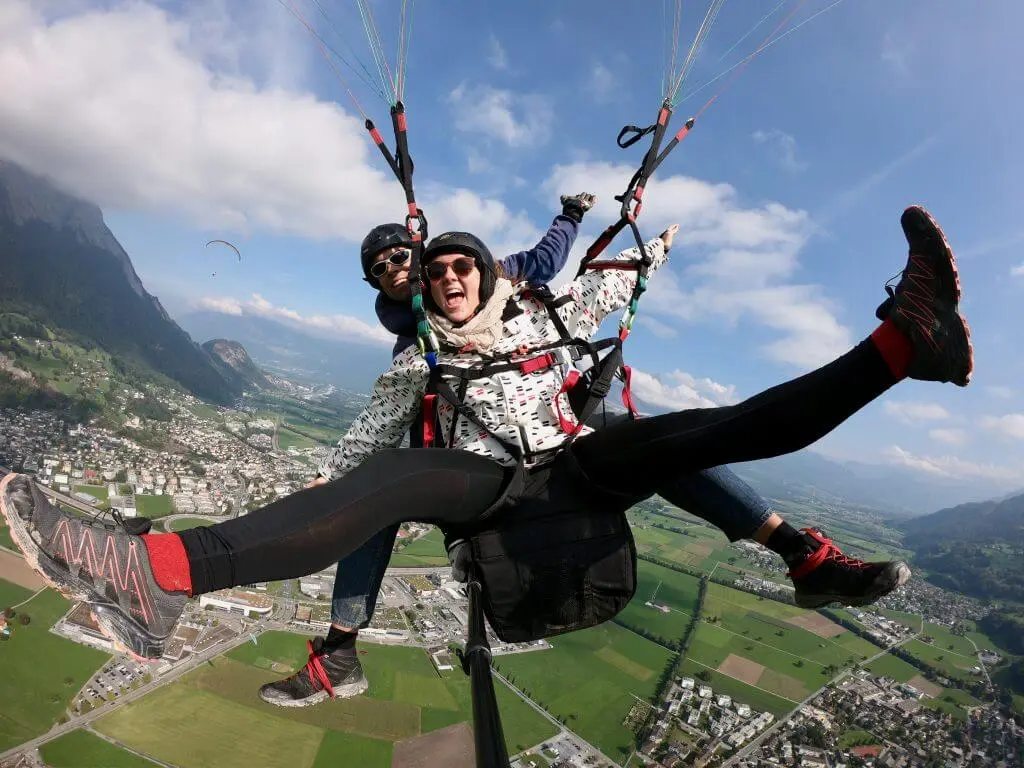 Flug über die Berge